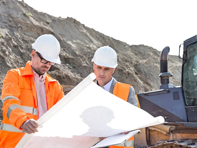 Architekten auf der Baustelle